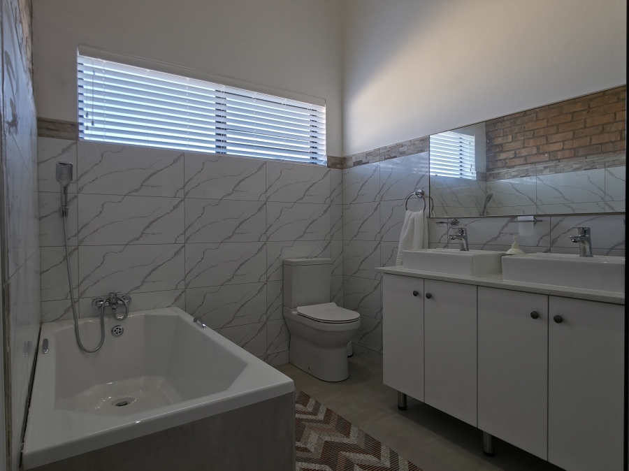 4 Bedroom Property for Sale in Noorsekloof Eastern Cape